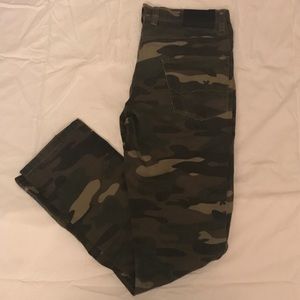 Camo pants messenger Free World